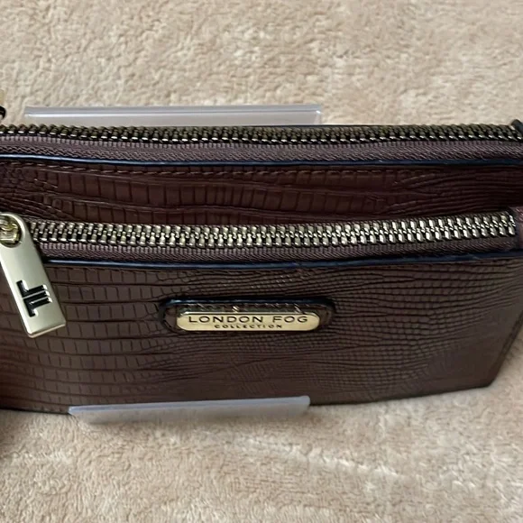 London Fog Wristlet - Picture 4 of 8